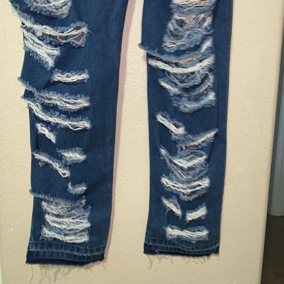 Fashion nova Ripped jeans - Picture 4 of 4